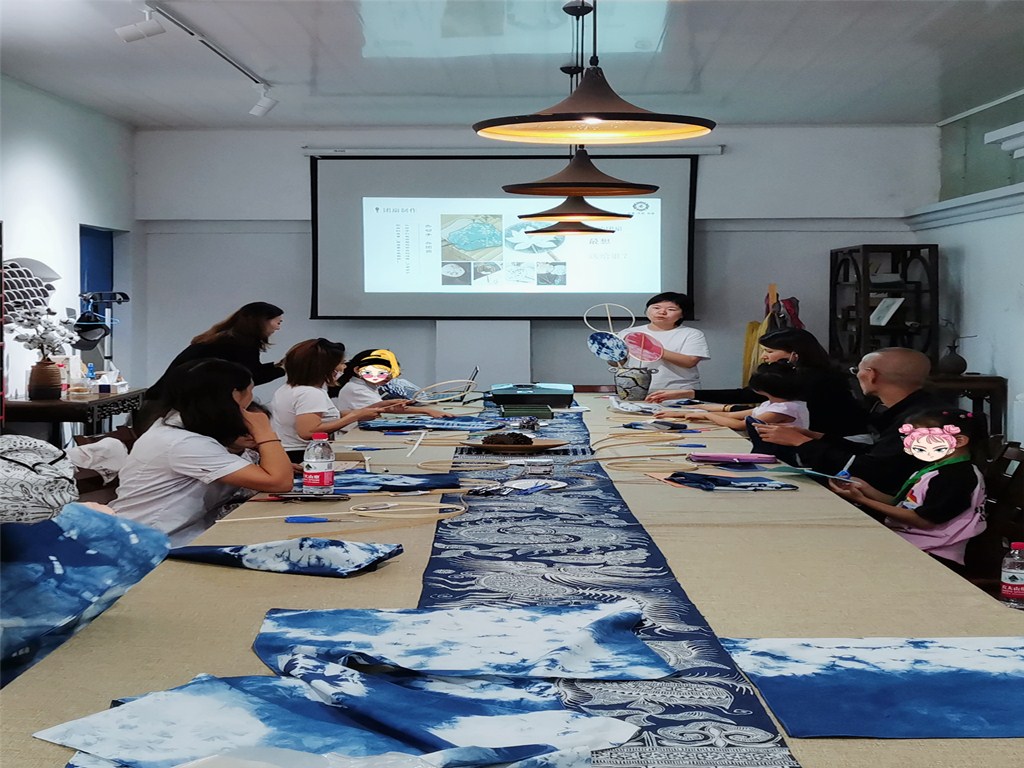 老师讲解团扇制作流程_副本