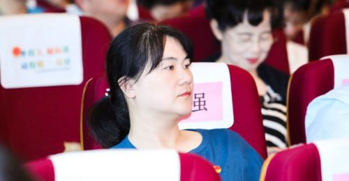 朱玲，女，中共党员