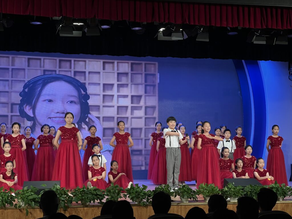 嘉定区金鹤学校合唱团演唱《最好少年》