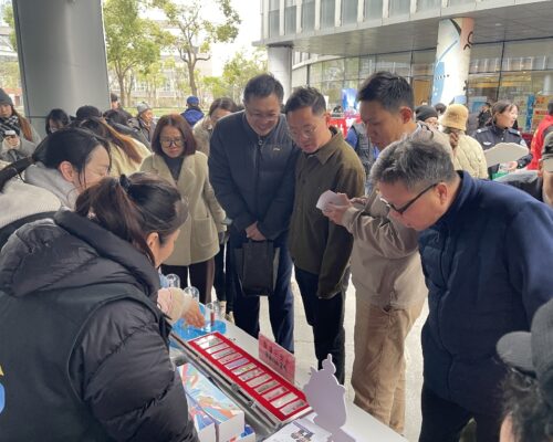 250305AM东方滨江渔人码头开展锋火相传·无毒同行禁毒宣传活动-5 250305AM东方滨江渔人码头开展锋火相传·无毒同行禁毒宣传活动-5