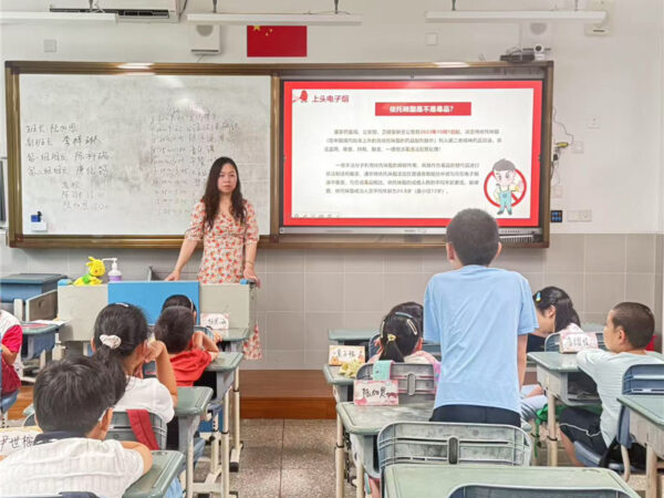 2-2 {"ARInfo":{"IsUseAR":false},"Version":"1.0.0","MakeupInfo":{"IsUseMakeup":false},"FaceliftInfo":{"IsChangeEyeLift":false,"IsChangeFacelift":false,"IsChangePostureLift":false,"IsChangeNose":false,"IsChangeFaceChin":false,"IsChangeMouth":false,"IsChangeThinFace":true},"BeautyInfo":{"IsAIBeauty":false,"OldBeautyCount":1,"IsSharpen":false,"SwitchMedicatedAcne":false,"IsBrightEyes":false,"IsOldBeauty":false,"IsReduceBlackEyes":false},"HandlerInfo":{"AppName":2},"FilterInfo":{"IsUseFilter":false}}