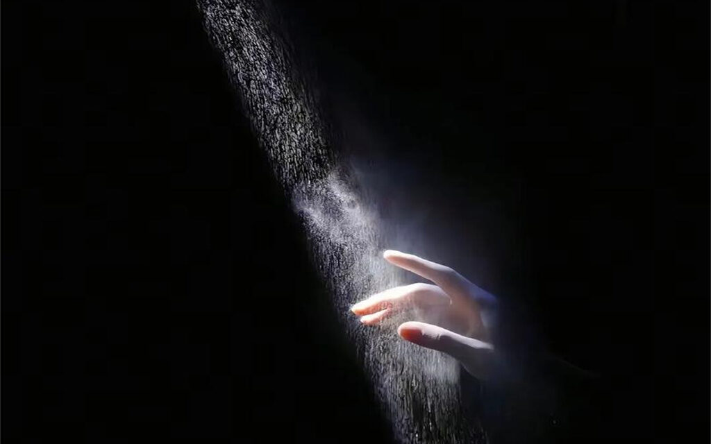 当微光穿透阴霾