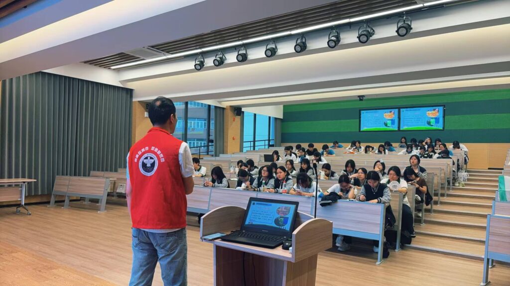 开学第一课，禁毒先“打卡”！ 让无毒青春的绘制“经”彩的人生……（普陀长寿  张冬艳）