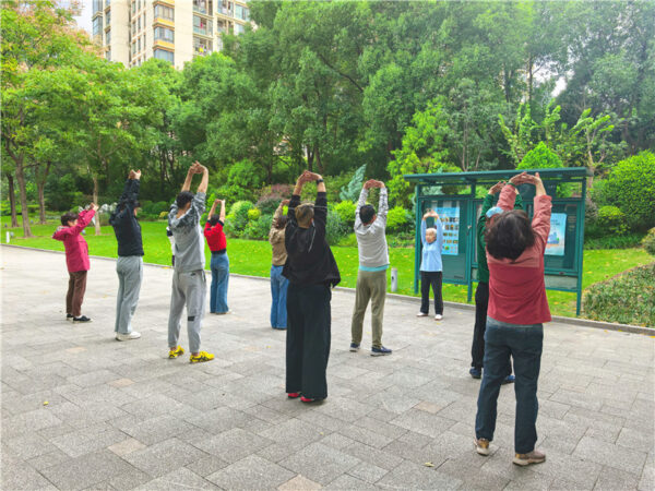 {"ARInfo":{"IsUseAR":false},"Version":"1.0.0","MakeupInfo":{"IsUseMakeup":false},"FaceliftInfo":{"IsChangeEyeLift":false,"IsChangeFacelift":false,"IsChangePostureLift":false,"IsChangeNose":false,"IsChangeFaceChin":false,"IsChangeMouth":false,"IsChangeThinFace":false},"BeautyInfo":{"SwitchMedicatedAcne":false,"IsAIBeauty":false,"IsBrightEyes":false,"IsSharpen":false,"IsOldBeauty":false,"IsReduceBlackEyes":false},"HandlerInfo":{"AppName":2},"FilterInfo":{"IsUseFilter":false}}